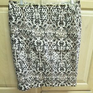 Pencil skirt with pockets